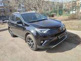 Toyota RAV4 2018 года за 13 900 000 тг. в Караганда – фото 2