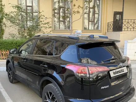 Toyota RAV4 2018 года за 14 800 000 тг. в Актау – фото 4