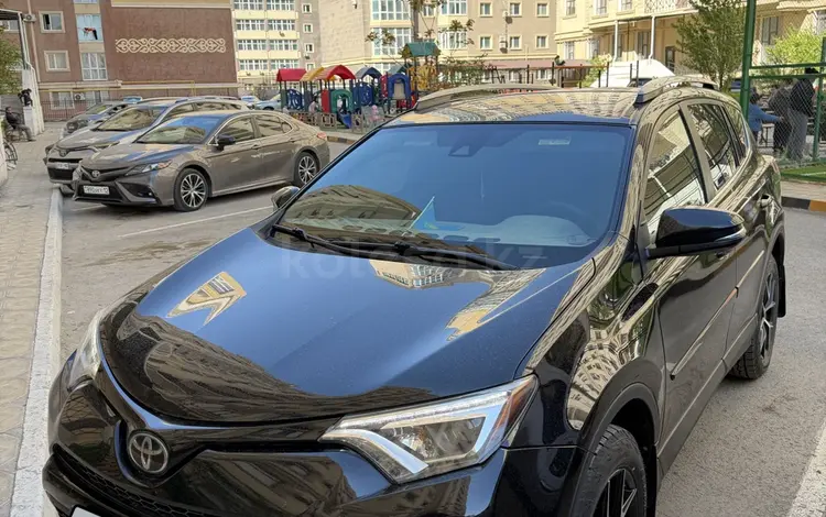 Toyota RAV4 2018 года за 14 800 000 тг. в Актау