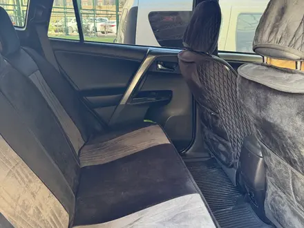 Toyota RAV4 2018 года за 14 800 000 тг. в Актау – фото 8