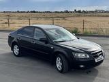 Hyundai Sonata 2005 года за 4 000 000 тг. в Актобе – фото 2