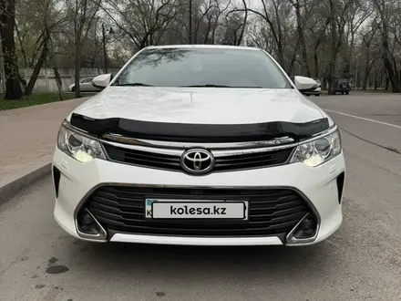 Toyota Camry 2015 года за 11 700 000 тг. в Алматы – фото 2