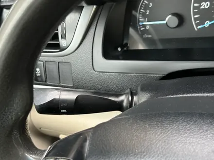 Toyota Camry 2013 года за 7 300 000 тг. в Атырау – фото 14