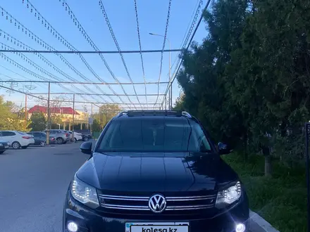 Volkswagen Tiguan 2015 года за 8 600 000 тг. в Шымкент