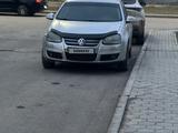 Volkswagen Jetta 2007 годаүшін2 000 000 тг. в Петропавловск