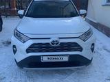 Toyota RAV4 2021 года за 17 800 000 тг. в Павлодар