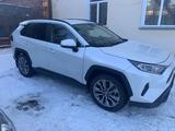 Toyota RAV4 2021 года за 17 800 000 тг. в Павлодар – фото 2