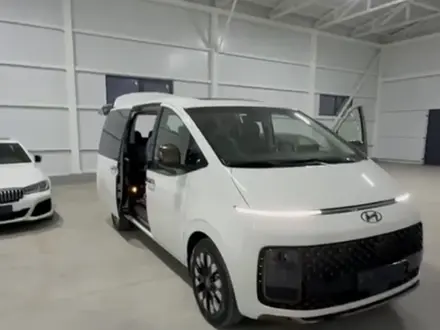 Hyundai Staria 2024 года за 26 000 000 тг. в Алматы – фото 2