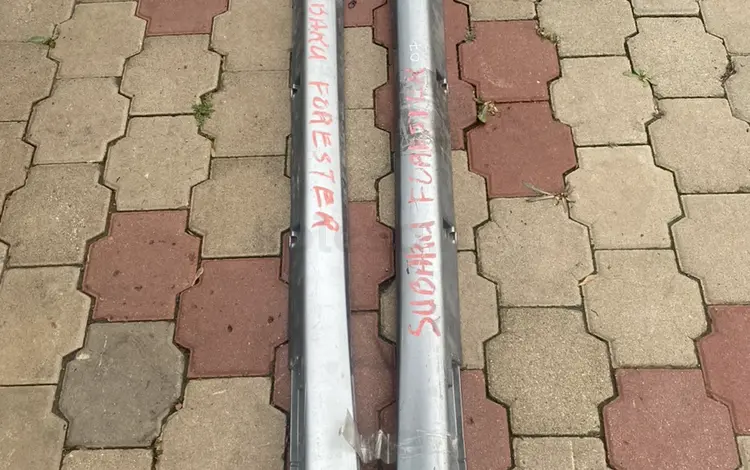 Накладка на порог снаружи Субару Форестер SG5 за 10 000 тг. в Караганда