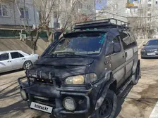 Mitsubishi Delica, 1994