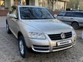 Volkswagen Touareg 2004 годаfor3 500 000 тг. в Астана – фото 2