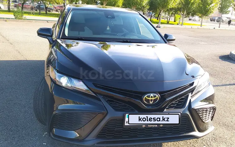 Toyota Camry 2021 года за 14 300 000 тг. в Астана