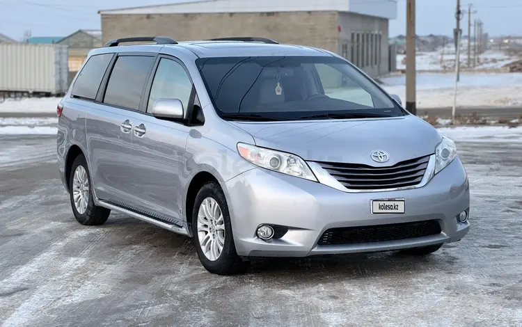 Toyota Sienna 2015 годаfor10 700 000 тг. в Актау