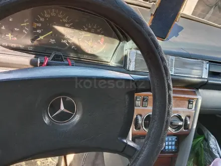 Mercedes-Benz E 260 1988 года за 1 300 000 тг. в Семей – фото 3