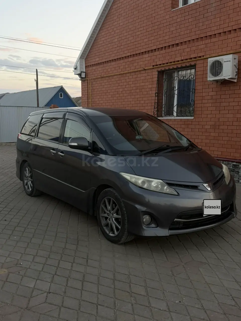 Toyota Estima, 2010