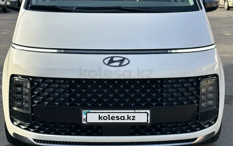 Hyundai Staria 2022 года за 22 200 000 тг. в Алматы
