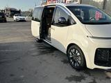 Hyundai Staria 2022 года за 22 200 000 тг. в Алматы – фото 3