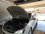 Kia Rio 2017 года за 4 500 000 тг. в Актобе – фото 2