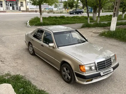 Mercedes-Benz E 320 1988 года за 1 300 000 тг. в Тараз – фото 4