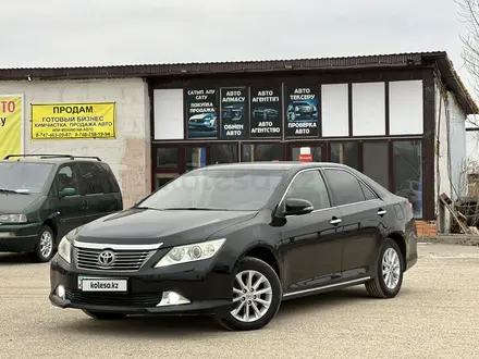 Toyota Camry 2011 года за 9 750 000 тг. в Актобе – фото 2