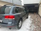 Volkswagen Touareg 2004 года за 5 500 000 тг. в Алматы – фото 5