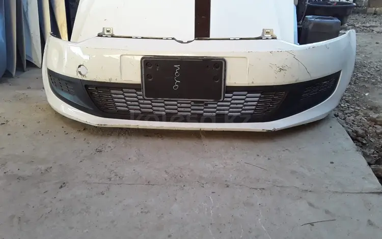 Передний бампер Volkswagen Polo за 100 000 тг. в Атырау