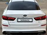 Kia Optima 2019 года за 9 300 000 тг. в Уральск – фото 2