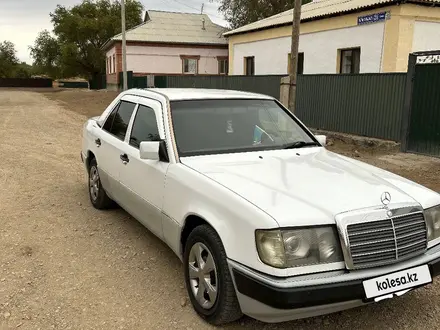 Mercedes-Benz E 220 1993 года за 1 700 000 тг. в Кызылорда – фото 2