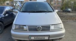 Volkswagen Sharan 1998 года за 2 100 000 тг. в Жетиген – фото 2