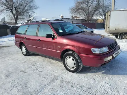 Volkswagen Passat 1994 года за 2 100 000 тг. в Семей