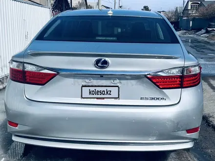 Lexus ES 300h 2013 года за 9 500 000 тг. в Астана