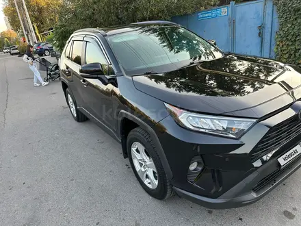 Toyota RAV4 2020 года за 14 800 000 тг. в Алматы – фото 4