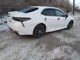 Toyota Camry 2018 года за 14 000 000 тг. в Семей – фото 2