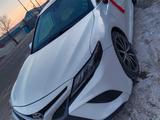 Toyota Camry 2018 года за 14 000 000 тг. в Семей – фото 4