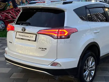 Toyota RAV4 2018 года за 10 490 000 тг. в Алматы – фото 2