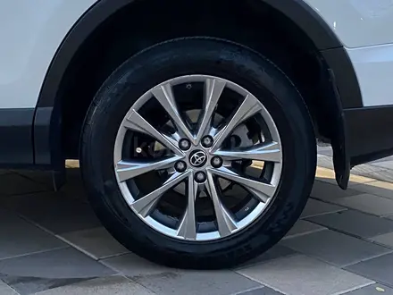 Toyota RAV4 2018 года за 10 490 000 тг. в Алматы – фото 11