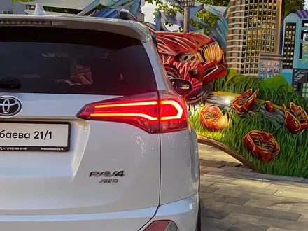 Toyota RAV4 2018 года за 10 490 000 тг. в Алматы – фото 13