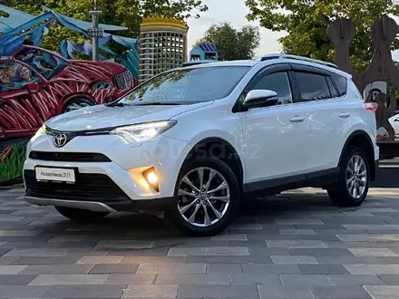 Toyota RAV4 2018 года за 10 490 000 тг. в Алматы