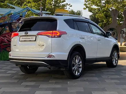 Toyota RAV4 2018 года за 10 490 000 тг. в Алматы – фото 19