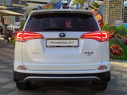 Toyota RAV4 2018 года за 10 490 000 тг. в Алматы – фото 4