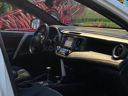 Toyota RAV4 2018 года за 10 490 000 тг. в Алматы – фото 10