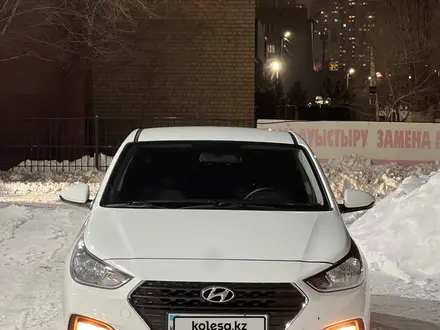 Hyundai Accent 2018 года за 7 200 000 тг. в Астана – фото 2