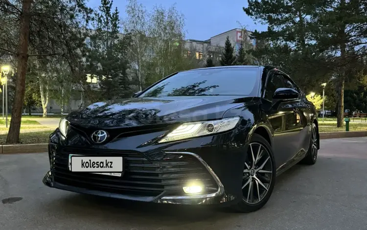 Toyota Camry 2021 года за 17 990 000 тг. в Павлодар