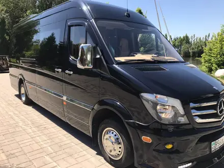 Микроавтобусы Hiace, Viano, Sprinter VIP в Алматы – фото 14