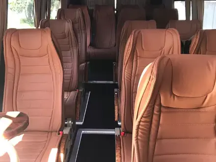 Микроавтобусы Hiace, Viano, Sprinter VIP в Алматы – фото 30