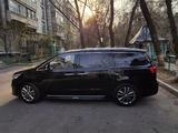 Kia Carnival 2017 года за 11 500 000 тг. в Алматы – фото 5