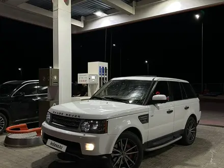 Land Rover Range Rover Sport 2011 года за 9 000 000 тг. в Атырау