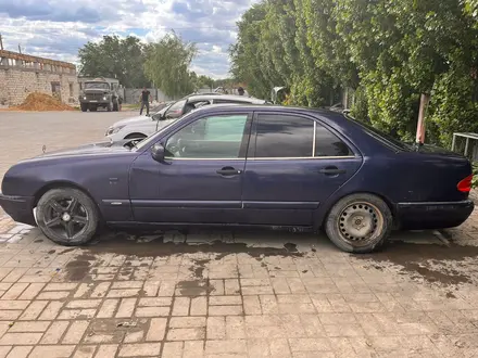 Mercedes-Benz E 230 1996 года за 1 500 000 тг. в Актобе – фото 4