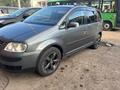 Volkswagen Touran 2003 года за 3 300 000 тг. в Павлодар – фото 7