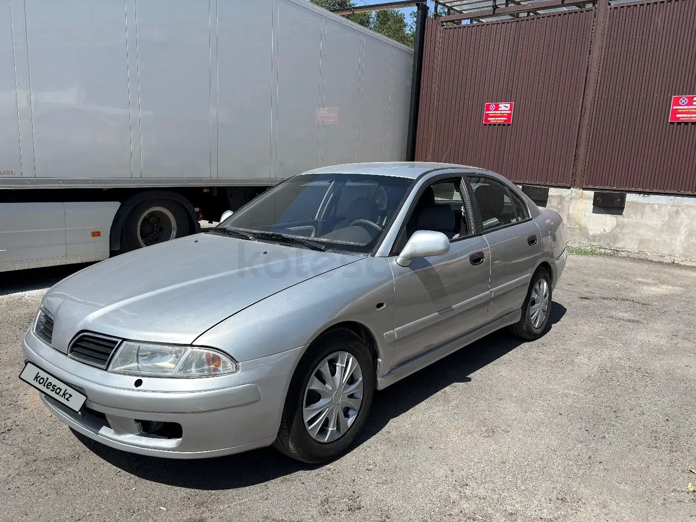 Mitsubishi Carisma, 2001